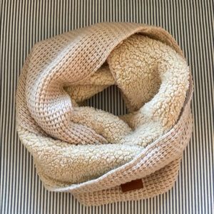 Infinity knitted scarf with Sherpa lining